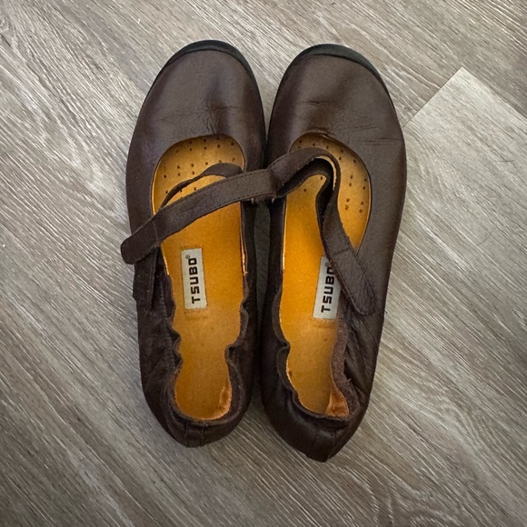 Tsubo Women’s Loafers Sandals Leather Shoes are a Size 8 .5. - Picture 2 of 8